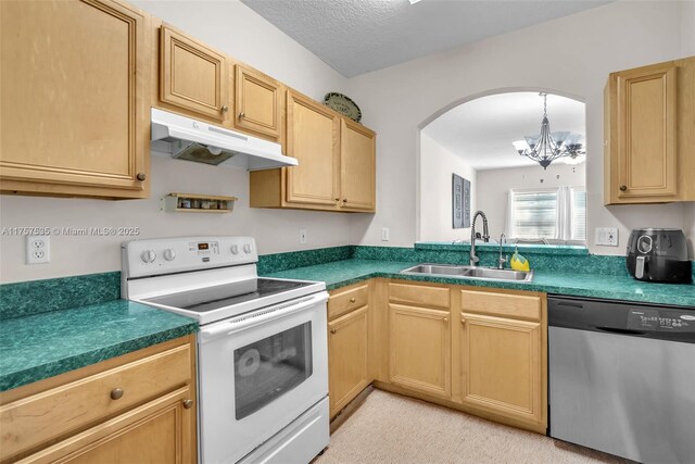 kitchen featuring electric stove, a sink, a chandelier, dishwasher, and under cabinet range hood