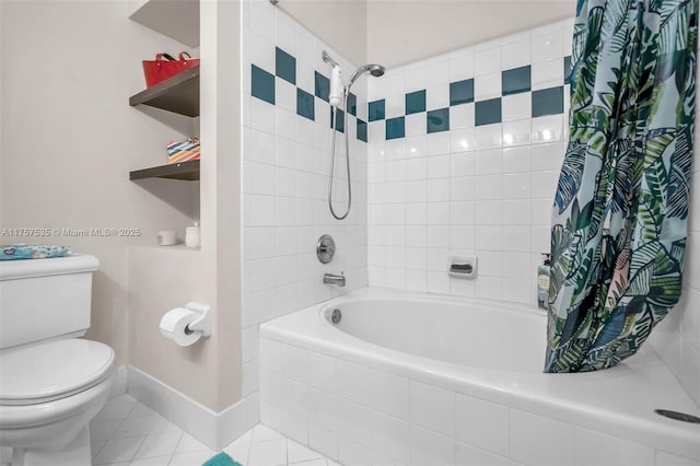 bathroom featuring baseboards, tiled shower / bath, toilet, and tile patterned floors