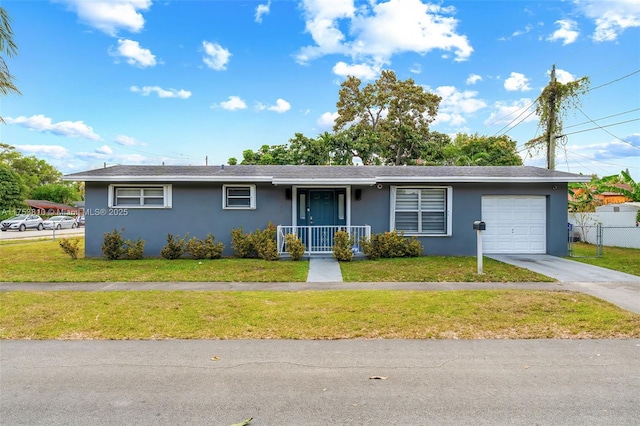 ranch-style home with stucco siding, an attached garage, a front lawn, and fence