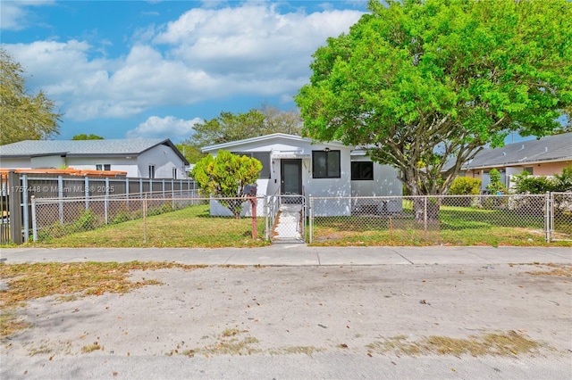 view of front of home featuring a fenced front yard and a gate