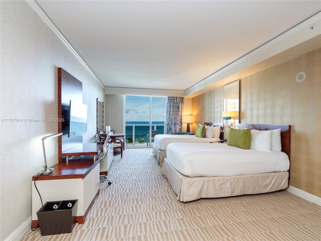 bedroom featuring baseboards, carpet floors, floor to ceiling windows, and crown molding