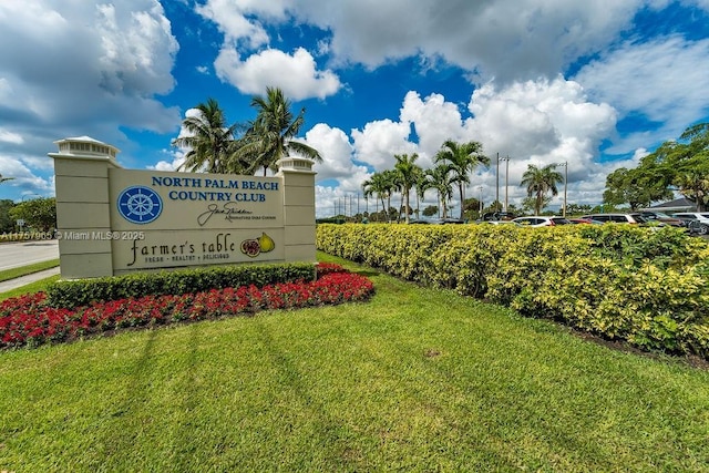 community sign featuring a yard