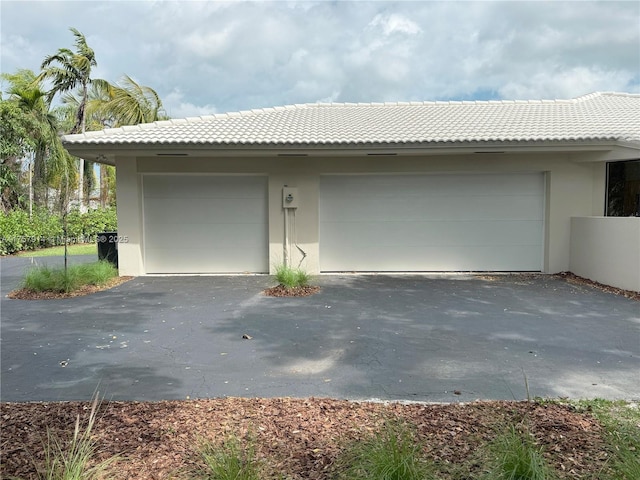 view of detached garage