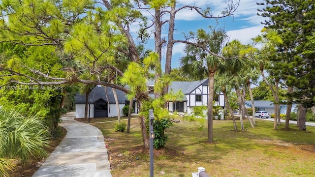 view of front of house featuring a front yard