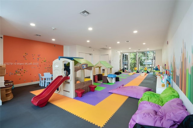 rec room with baseboards, a wall of windows, visible vents, and recessed lighting