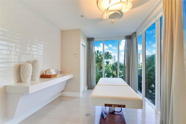 interior space featuring floor to ceiling windows and baseboards