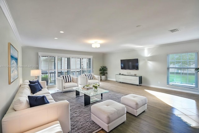 living area with recessed lighting, visible vents, crown molding, and baseboards