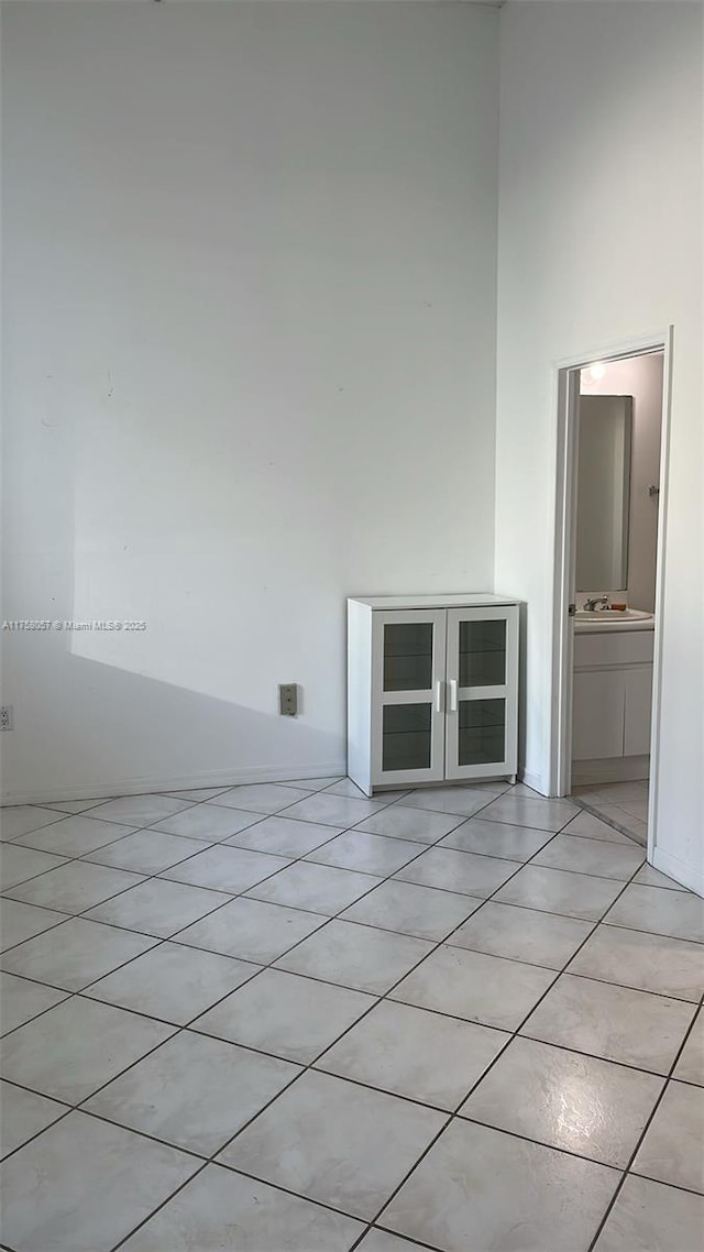 unfurnished room with light tile patterned flooring