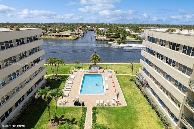 bird's eye view with a water view