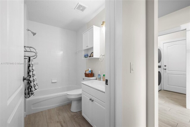 8904 SW Fishermans Wharf Dr, Stuart, FL 34997 - full bath featuring wood finished floors, vanity, tub / shower combination, and toilet
