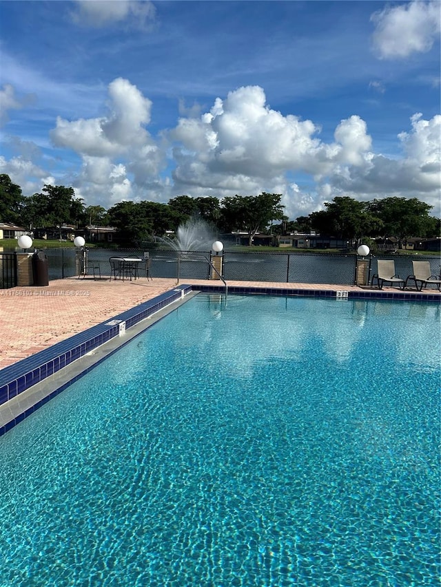 view of swimming pool