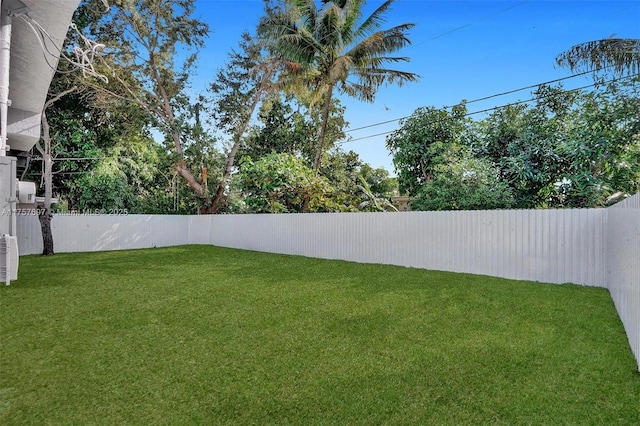 view of yard featuring a fenced backyard