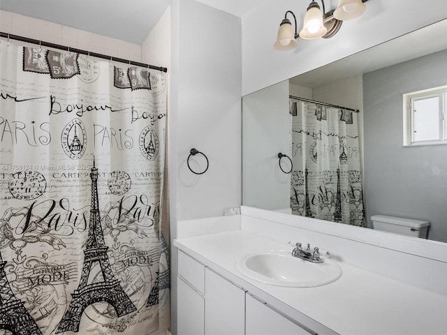 bathroom featuring toilet, a shower with curtain, a notable chandelier, and vanity