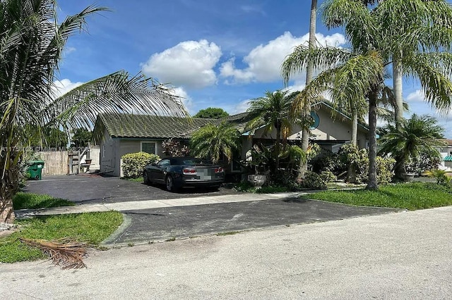 view of front of house with driveway and stucco siding