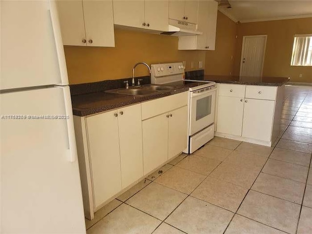 kitchen featuring white appliances, dark countertops, crown molding, under cabinet range hood, and a sink