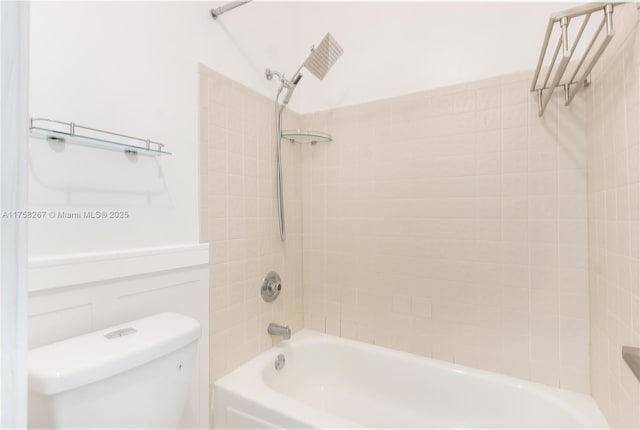 full bathroom featuring toilet and shower / tub combination