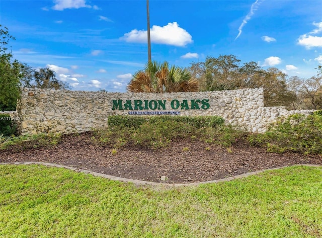 view of community / neighborhood sign