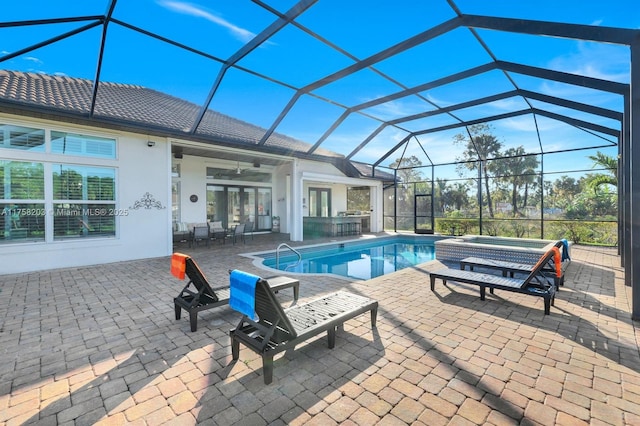 outdoor pool featuring ceiling fan, a patio, a lanai, and a jacuzzi