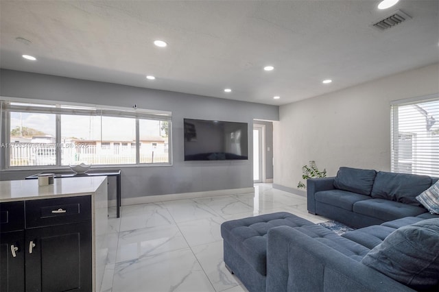 living area featuring baseboards, visible vents, a wealth of natural light, and recessed lighting