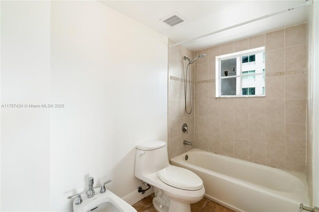 bathroom featuring tile patterned flooring, shower / bathtub combination, visible vents, toilet, and baseboards