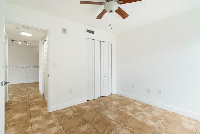 unfurnished bedroom featuring light tile patterned floors, a ceiling fan, visible vents, baseboards, and a closet