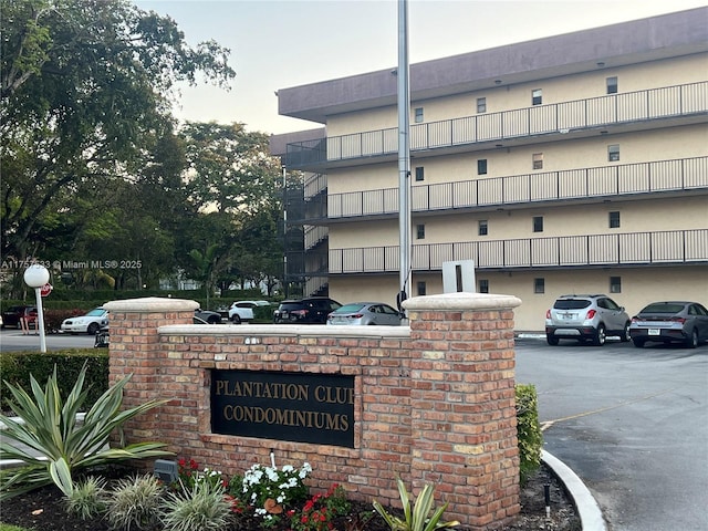 view of community / neighborhood sign