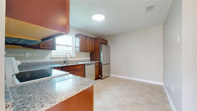 kitchen with visible vents, a sink, stainless steel appliances, baseboards, and light stone countertops