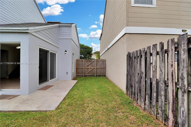 view of yard featuring a patio and fence