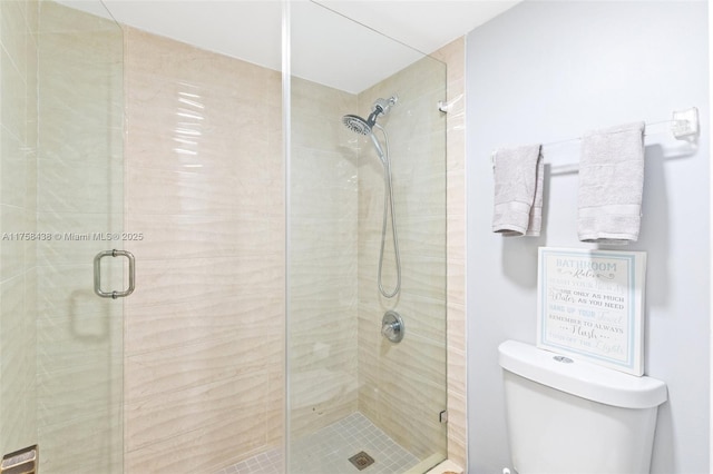 full bathroom featuring a stall shower and toilet