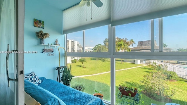 sunroom / solarium with a ceiling fan