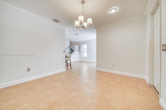 unfurnished room featuring visible vents, ornamental molding, a chandelier, and baseboards