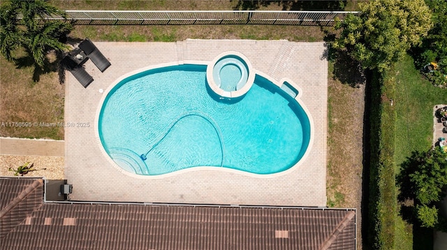 view of swimming pool