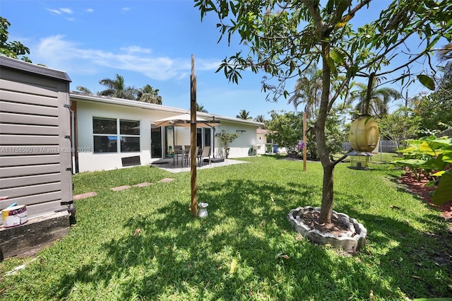 814 NE 4th St, Hallandale Beach, FL 33009 - view of yard featuring a patio area