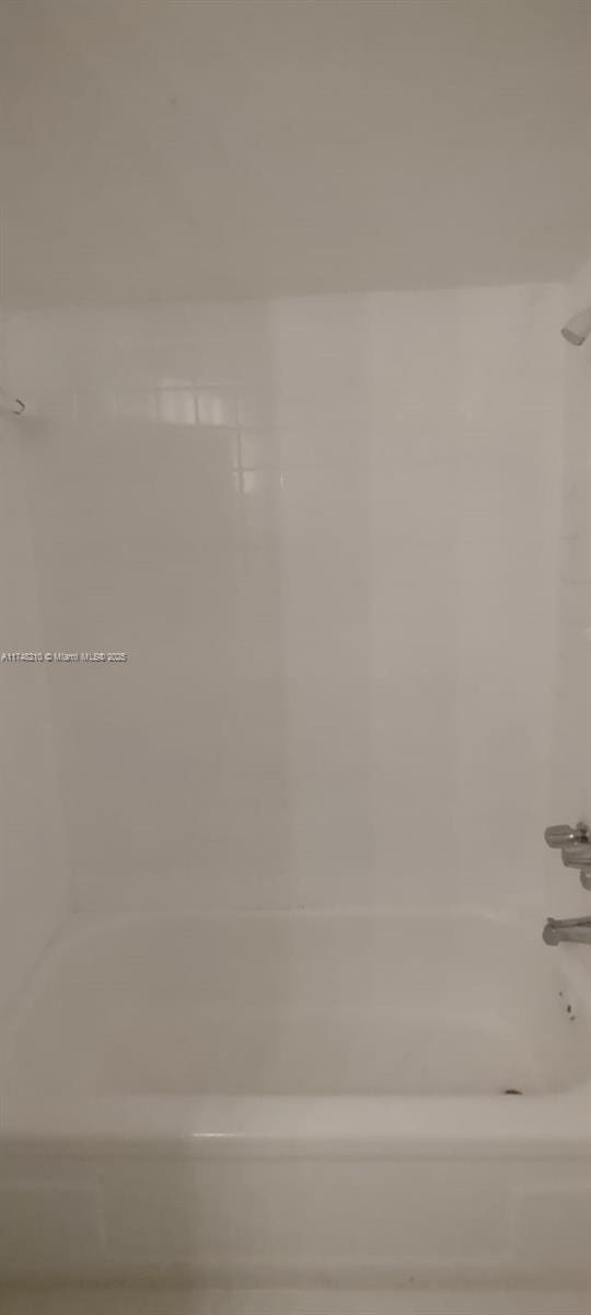 full bathroom with shower / bathing tub combination