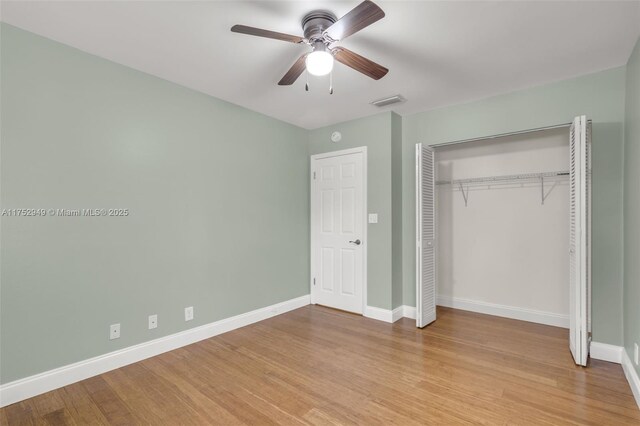 unfurnished bedroom with light wood finished floors, ceiling fan, a closet, and baseboards