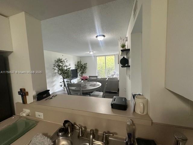 bathroom with visible vents and a textured ceiling