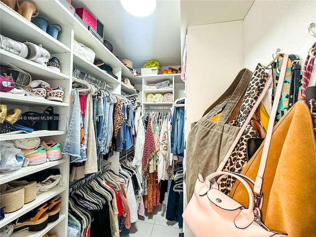 walk in closet featuring tile patterned floors