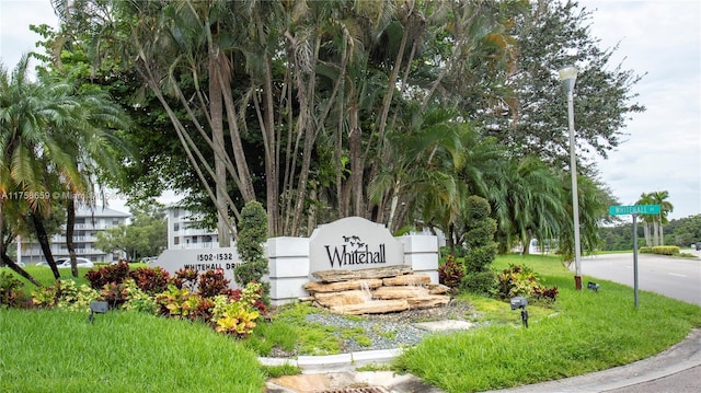 view of community / neighborhood sign