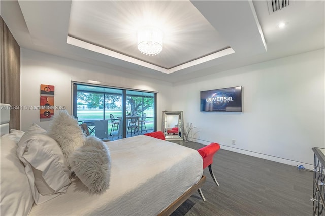 bedroom with baseboards, visible vents, an inviting chandelier, a tray ceiling, and access to outside