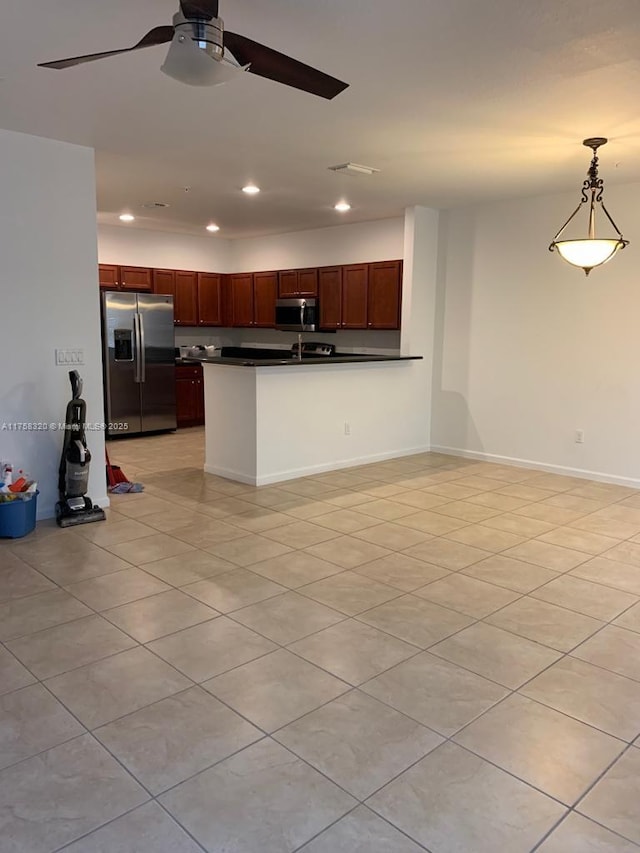 kitchen featuring stainless steel appliances, dark countertops, recessed lighting, a peninsula, and baseboards