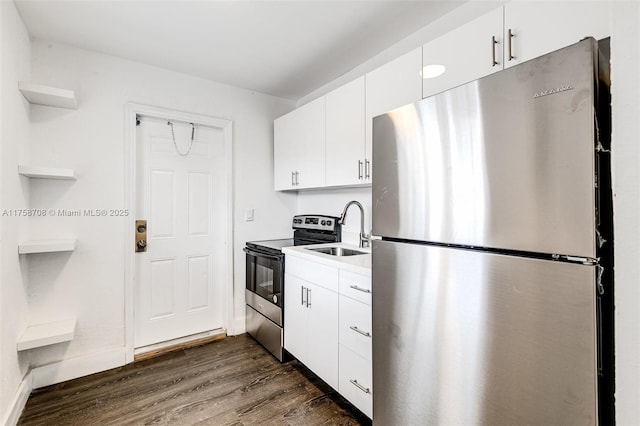 kitchen featuring dark wood-style flooring, a sink, freestanding refrigerator, electric range oven, and open shelves