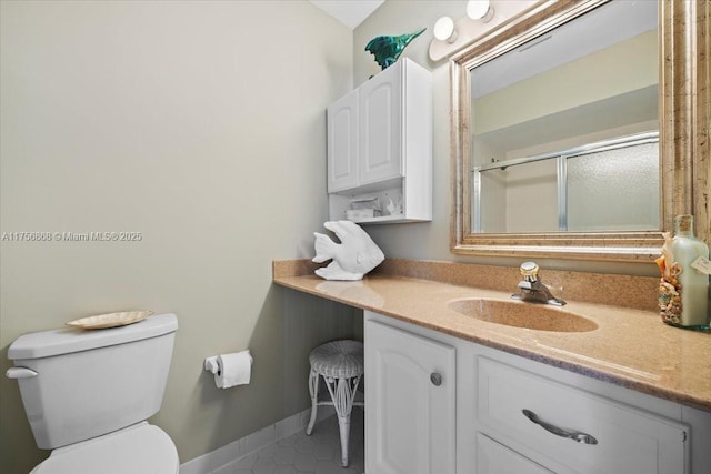 full bathroom featuring a shower with door, toilet, vanity, tile patterned flooring, and baseboards