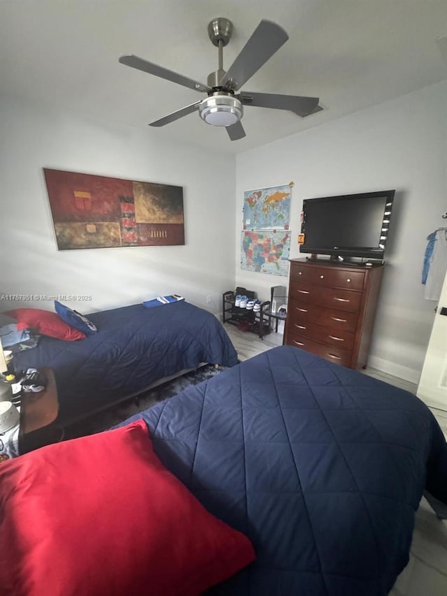 bedroom featuring a ceiling fan