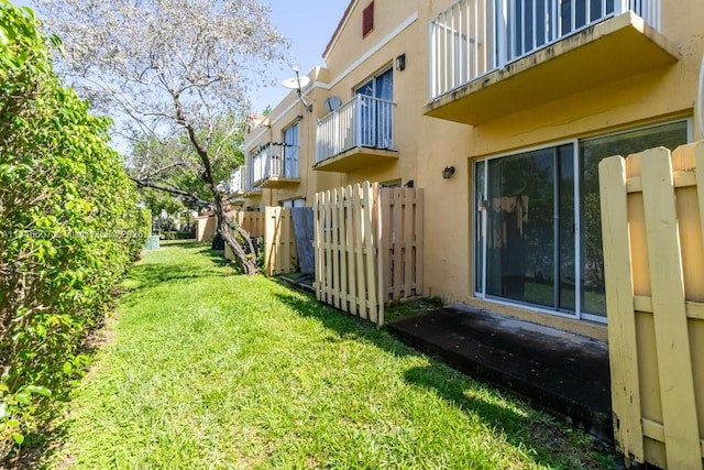 view of yard featuring fence