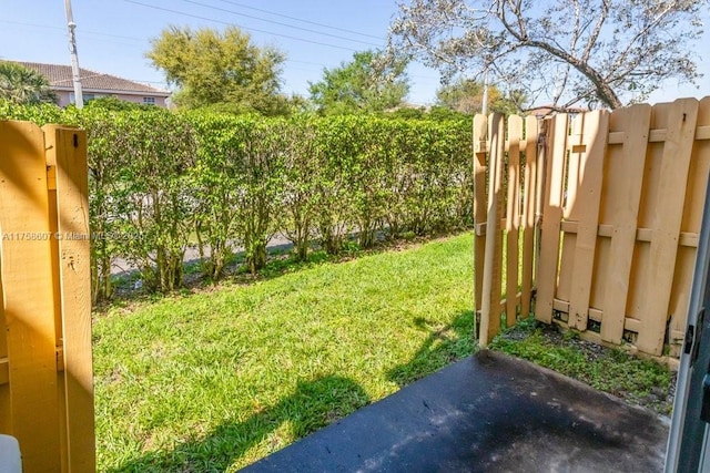 view of yard featuring fence