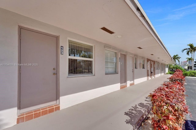 view of exterior entry featuring stucco siding