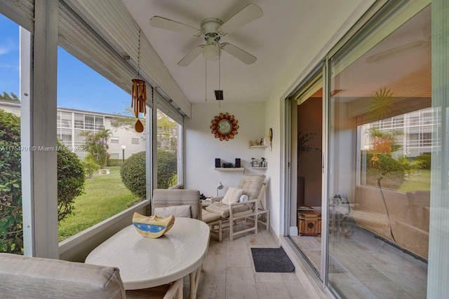 sunroom / solarium with a ceiling fan