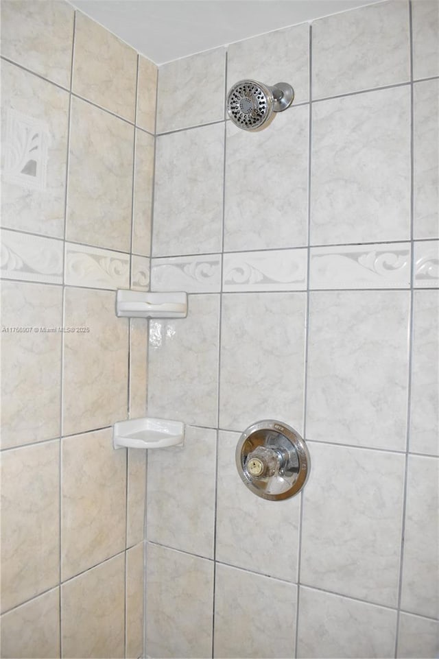 3970 Oaks Clubhouse Dr Unit 307, Pompano Beach, FL 33069 - bathroom view of a tile shower