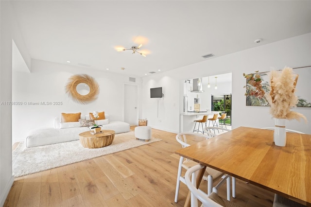 living room featuring baseboards, recessed lighting, visible vents, and light wood-style floors