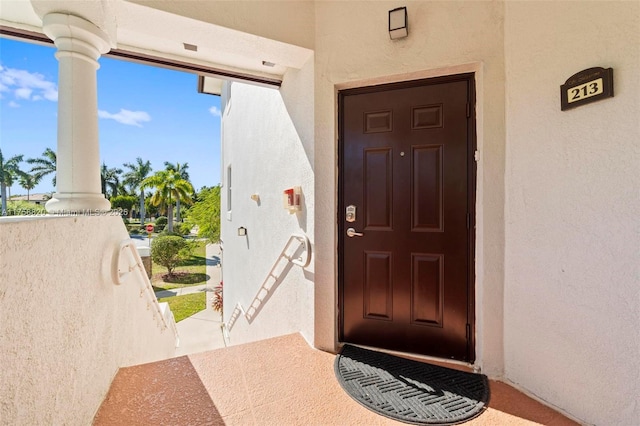 view of exterior entry with stucco siding